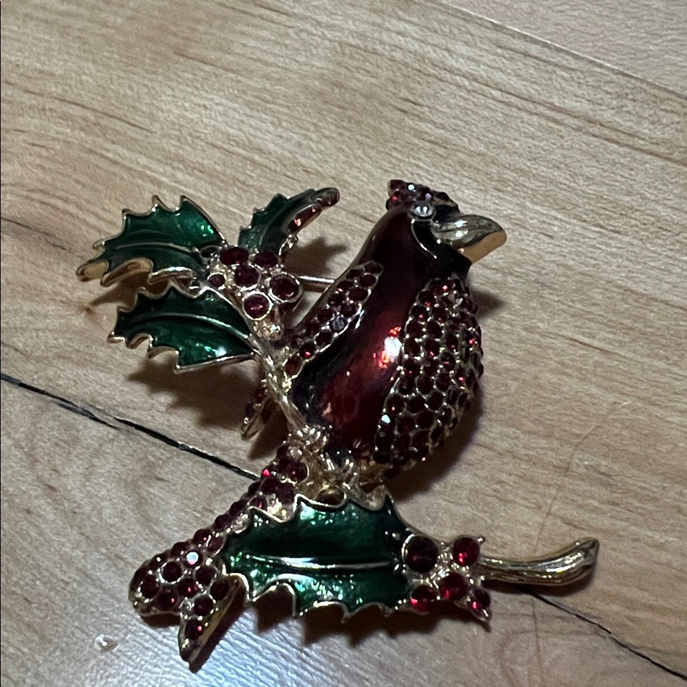 Elegant Vintage Red and Green Bird Brooch - Picture 3 of 11